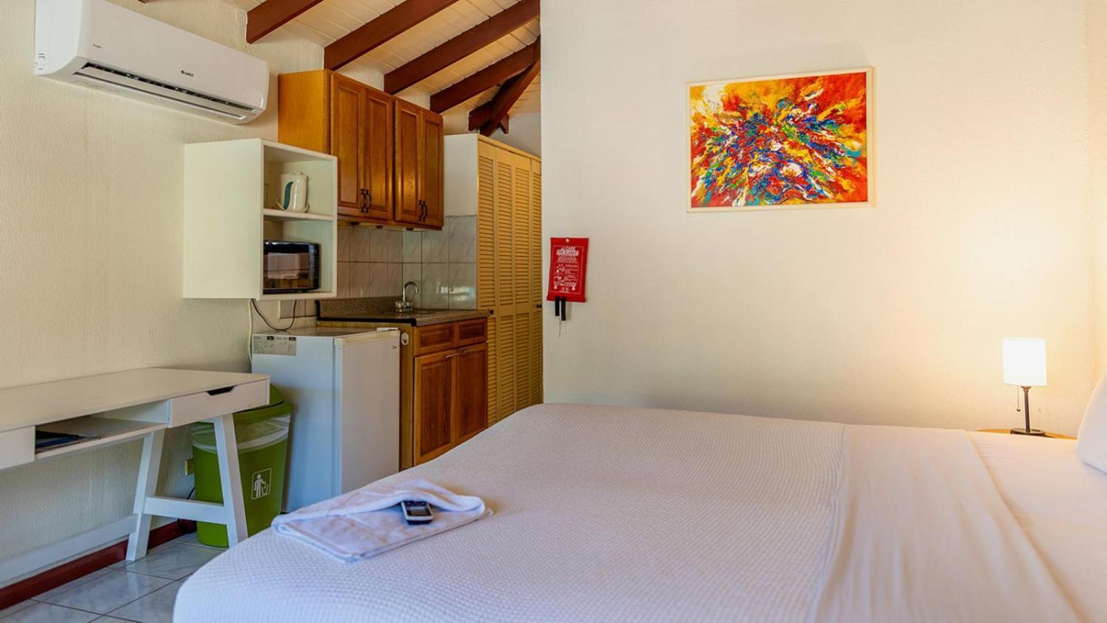 Talk Of The Town Inn & Suites - St Eustatius Oranjestad  Ngoại thất bức ảnh